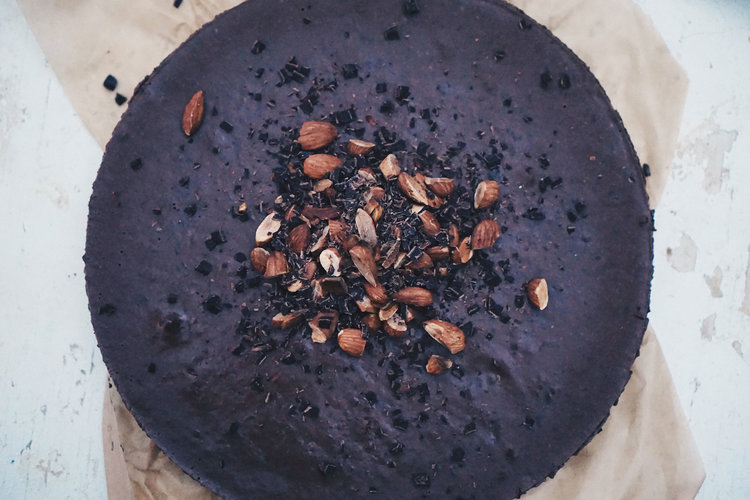 vegan chocolate mousse cake
