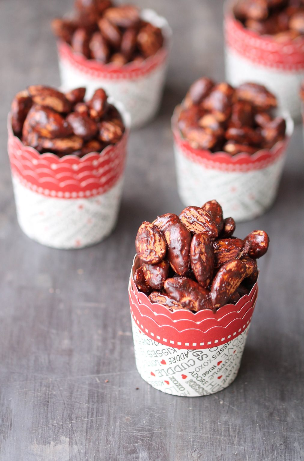 roasted almonds with cocoa