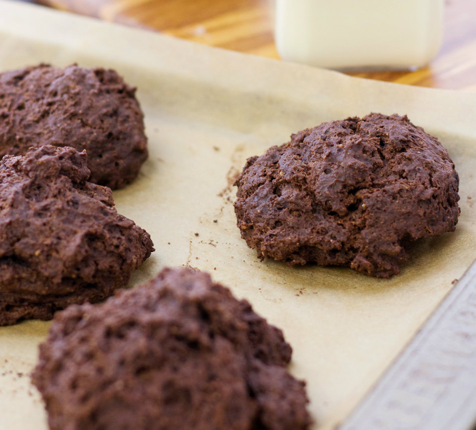 These baked vegan chocolate mint scones go perfectly with your morning coffee or tea!