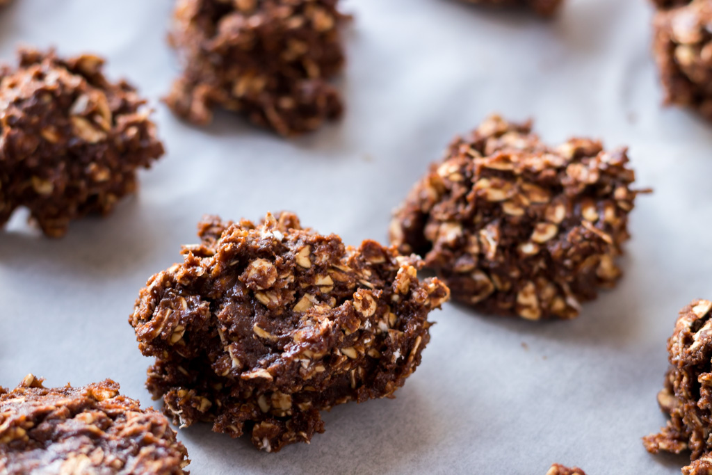Easy vegan peanut butter and chocolate breakfast cookies